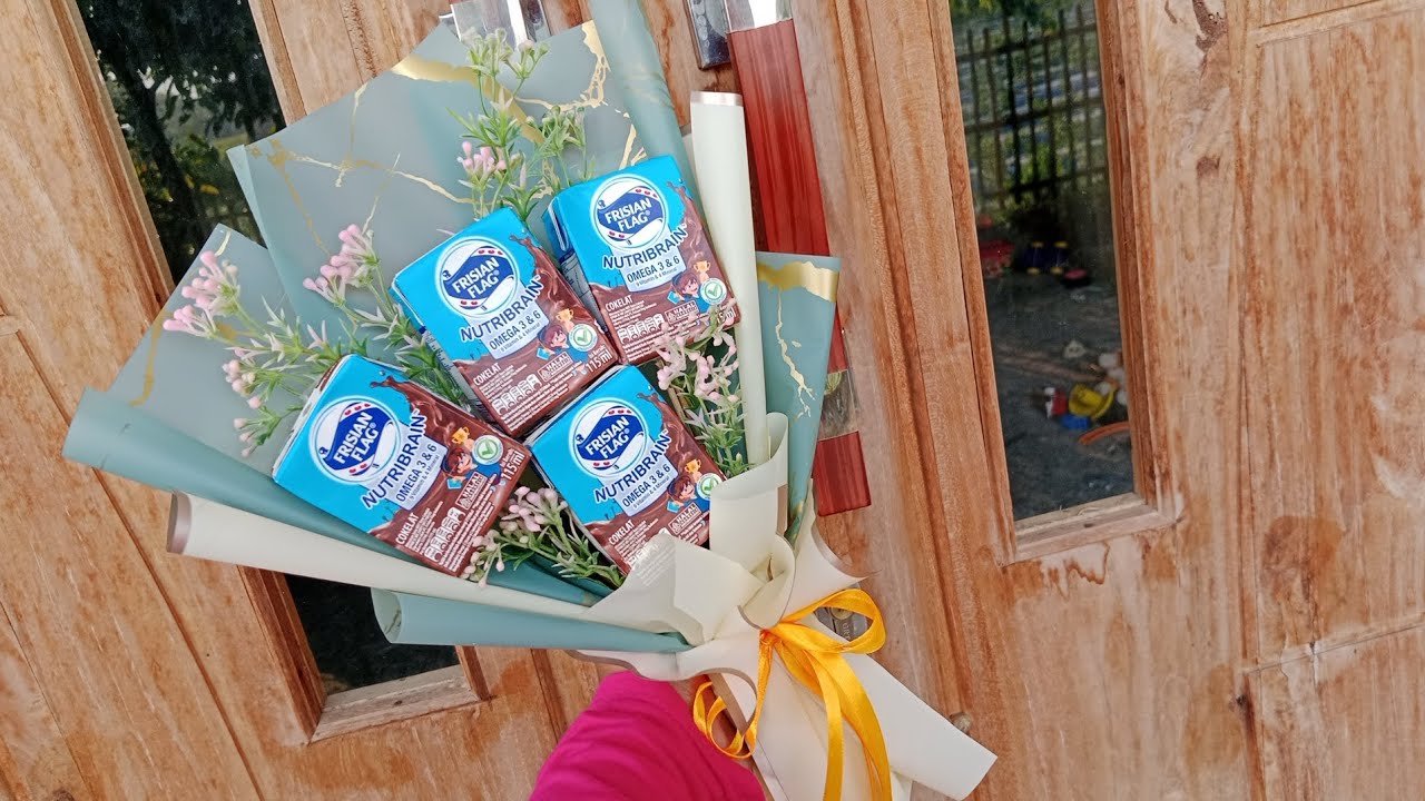 BUKET SUSU UHT DENGAN 1 LEMBAR CELLOPHANE (1/2POLOS + 1/2MOTIF)