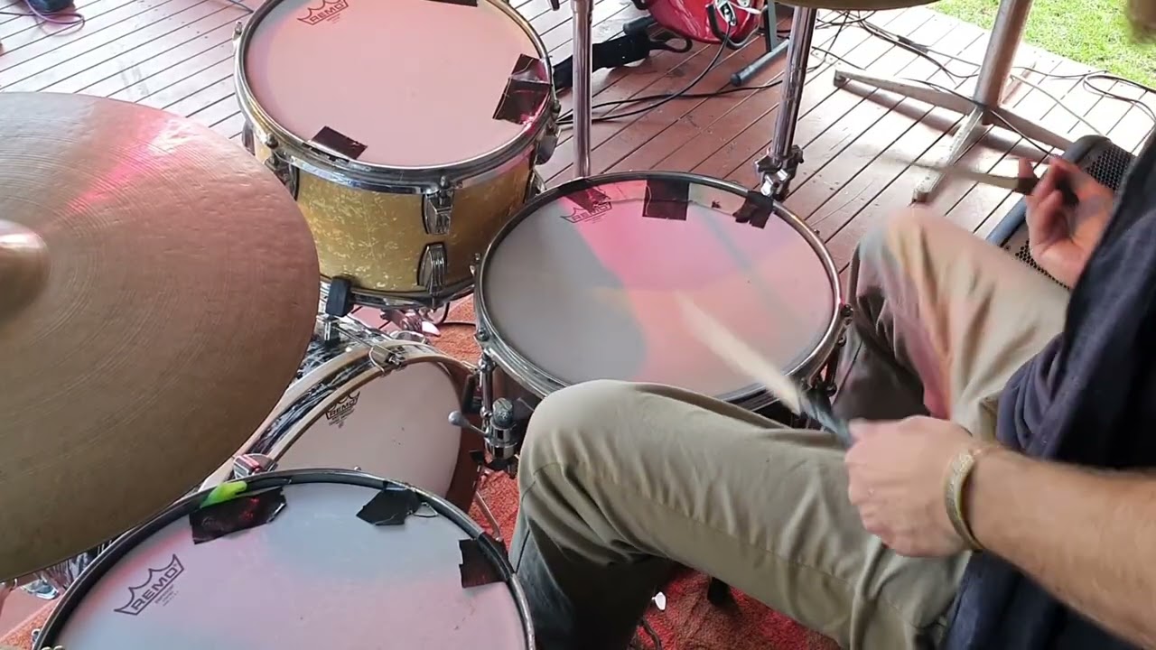 String Change  Drum & Bass Jam
