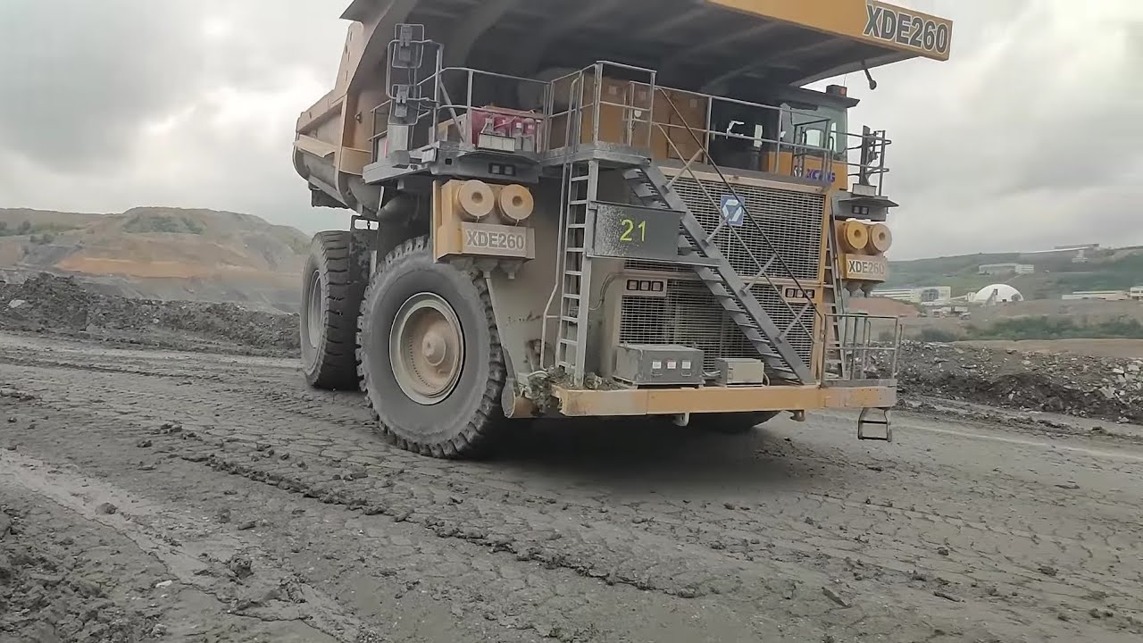Best of Dangerous Idiots Fastest Truck & Heavy Equipment Fails | Extreme Truck Idiots at Work 2024