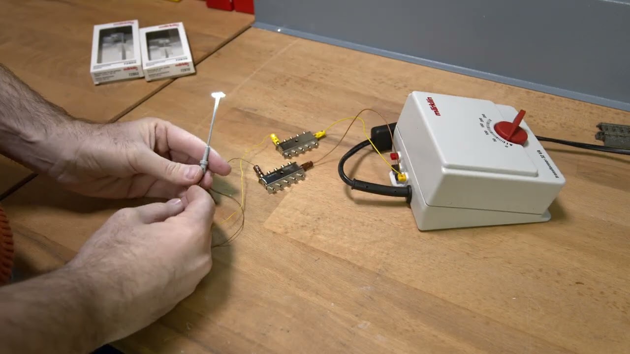 How does the power get to the Märklin model railway