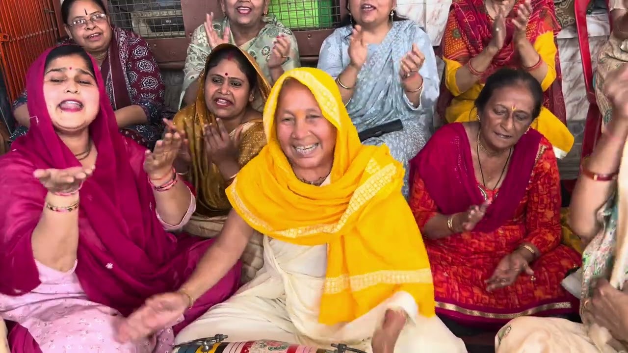 है किसी 👌🙏🏻में हमारी 😆अम्मा जी🥰 के बराबर 🌹एनर्जी श्याम बड़ा छलिया 💃बची रहियो गोरी