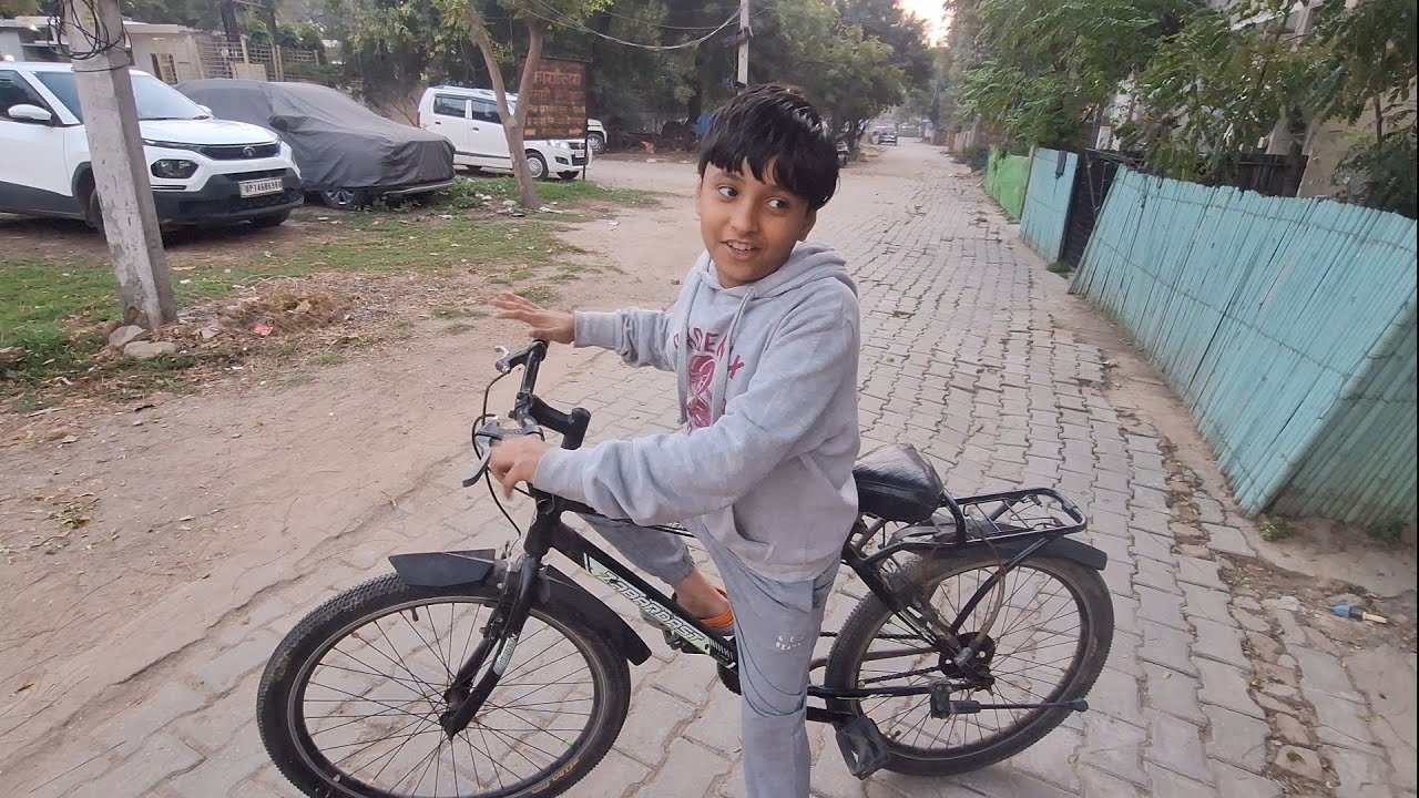 Today I rode a bicycle with one hand.