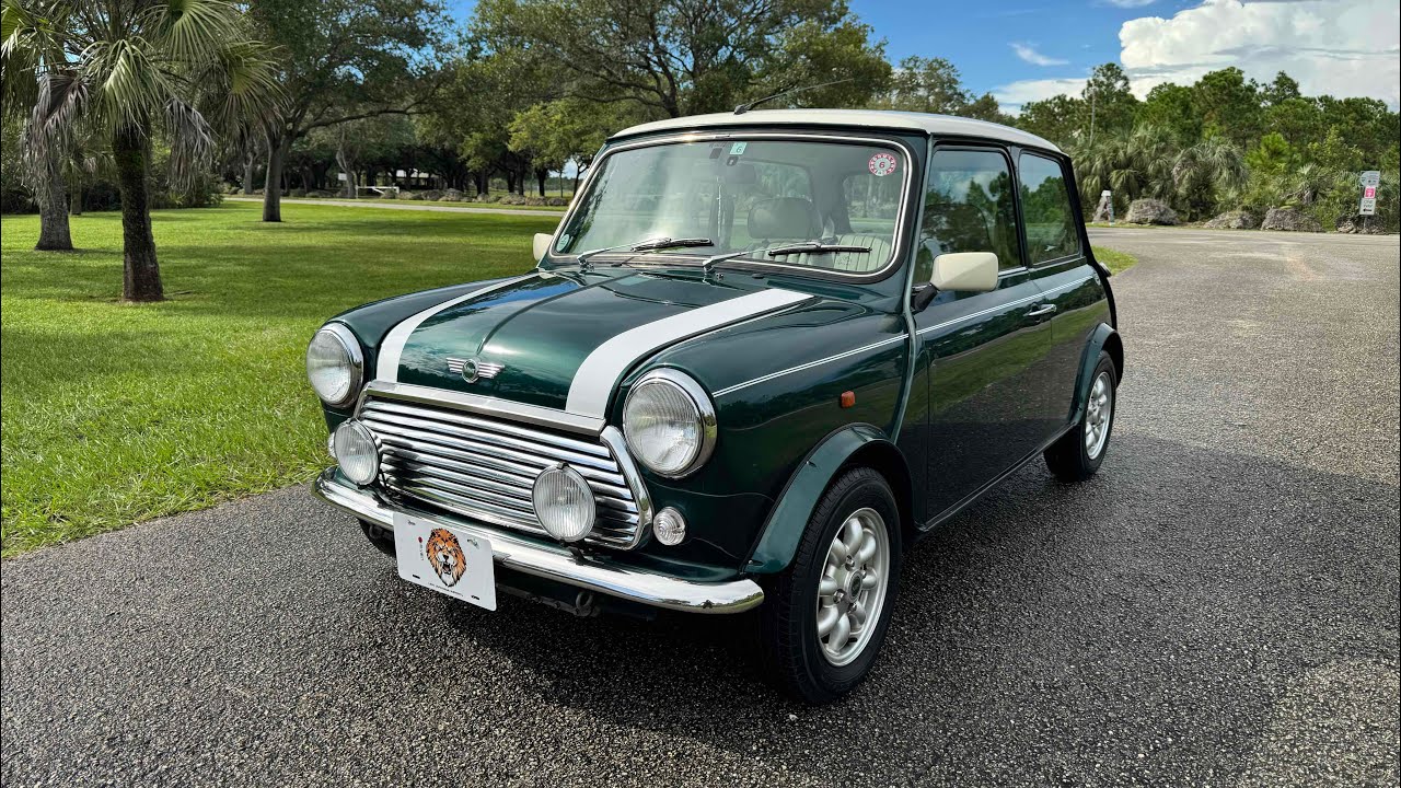1998 Rover Mini Kensington Walkaround &ndash; British Racing Green Classic Mini Cooper