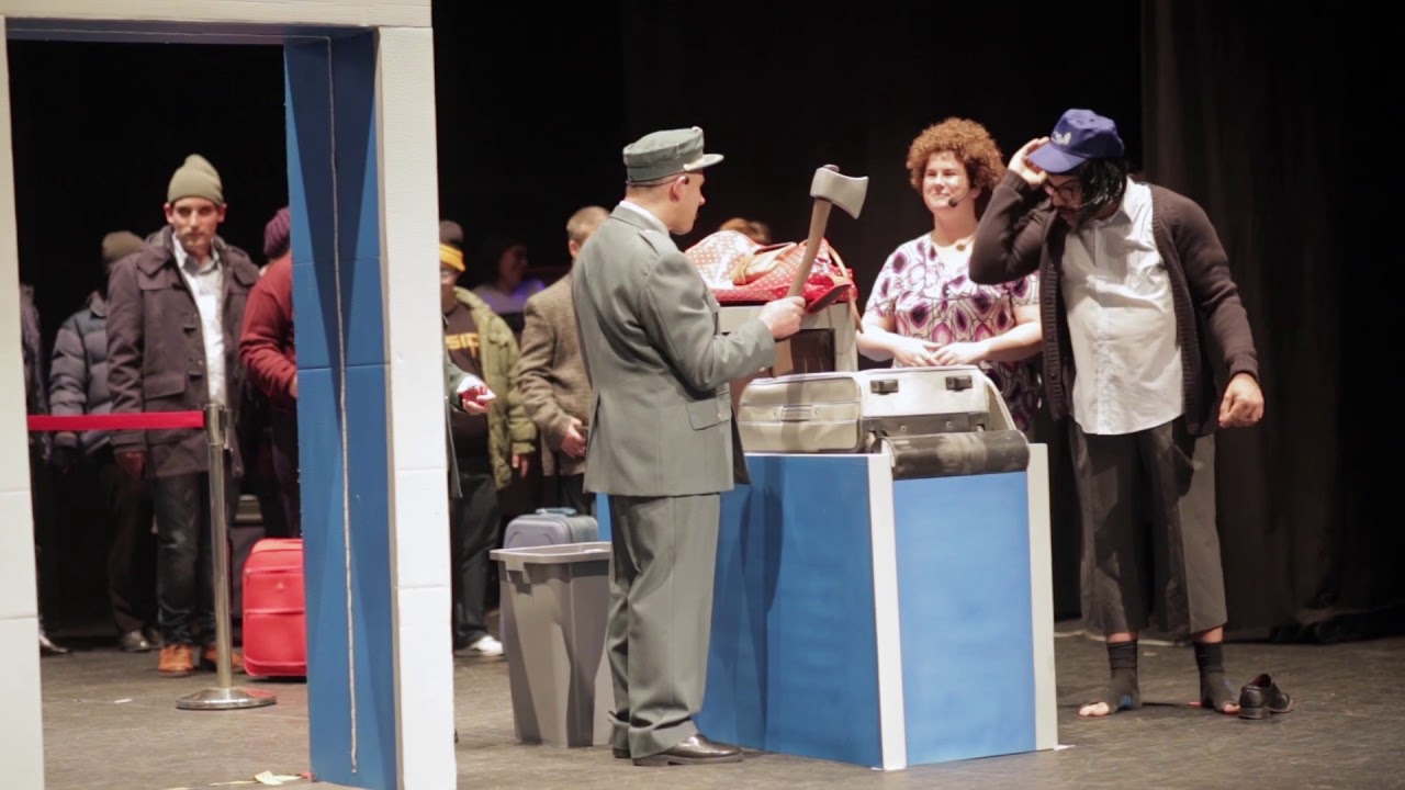 Os xubilados Manolo e Concha no aeroporto: Festa de Nadal Aspaber 2017.
