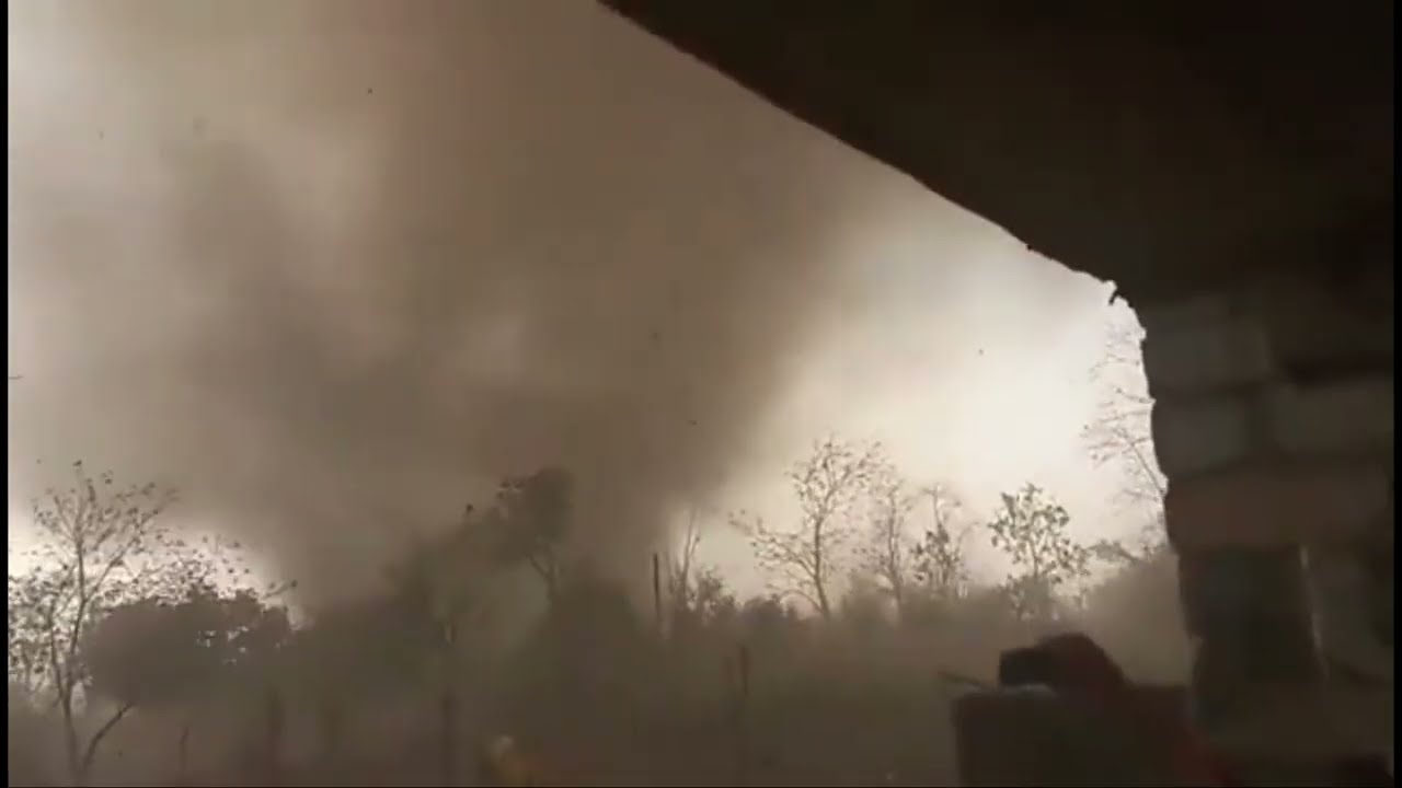 😱🚨В Каранджии, округ Маюрбхандж, штат Одиша, Индия, зафиксирован торнадо!