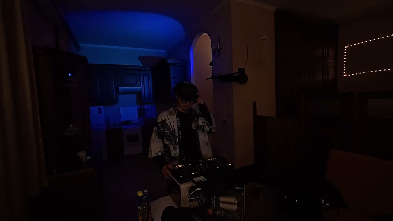 Kvartirny Vopros DJ set - Anoirmuse (House)
