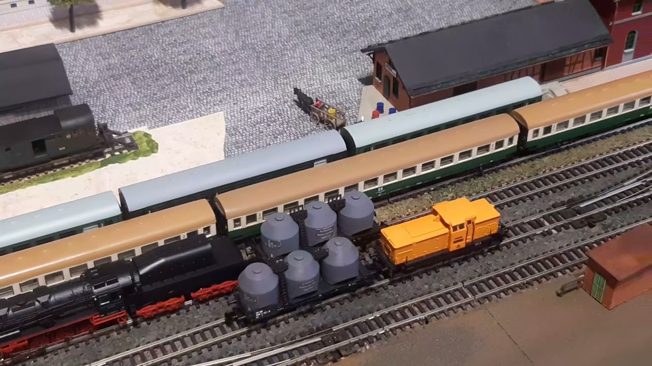 spur n br 106 dr von Fleischmann mit Sound und Kohlestaubwagen für br 44 Minitrix