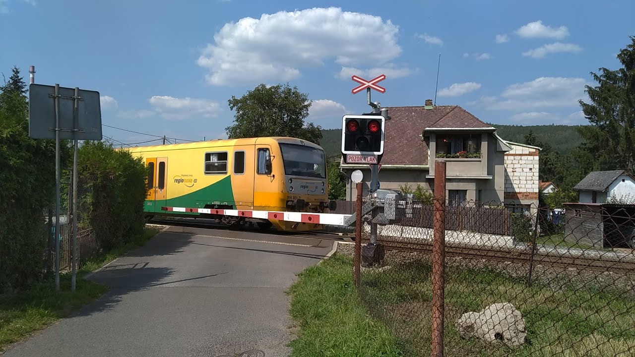 Železniční přejezd AŽD 97 P 1219 Hrádek u Rokycan 8.8.2020 Czech railroad crossing.