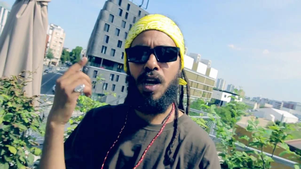 BUSTA FLEX x STRAIKA  D - REPLAY