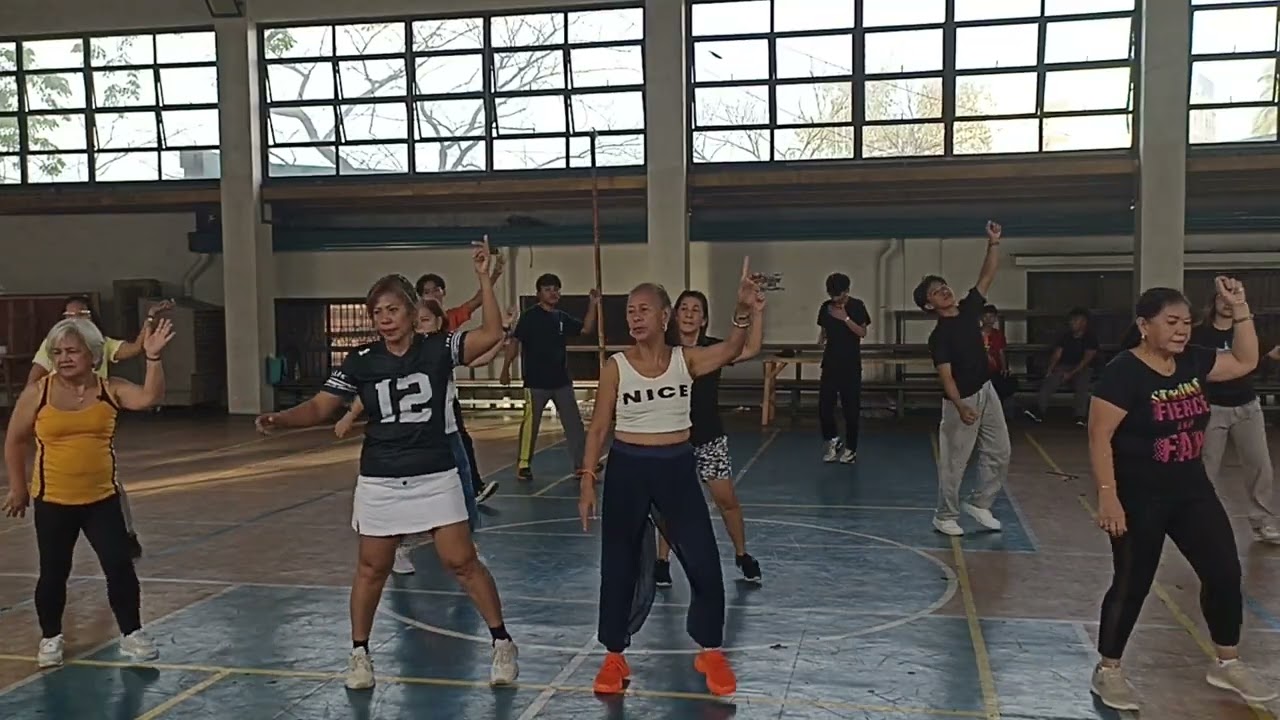 @knlphysicalfitness1425 Friday dayo zumba with Coach Jen. Music belongs to the rightful owner 