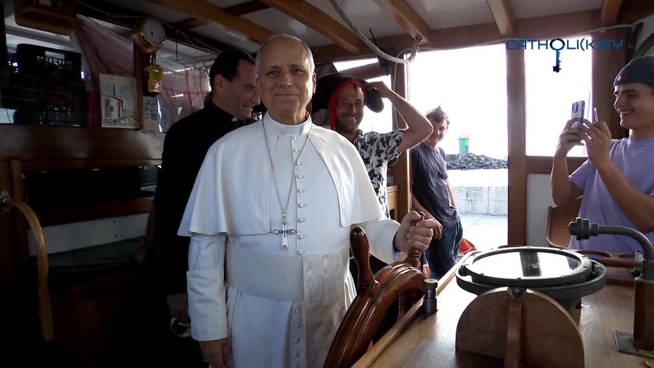 Papa Leone XIV a Ostia in visita alla Nave Scuola della Pace 
