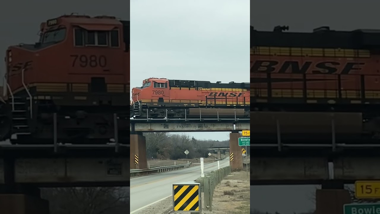 BNSF #7980 leads a westbound baretable train through Bowie, Texas