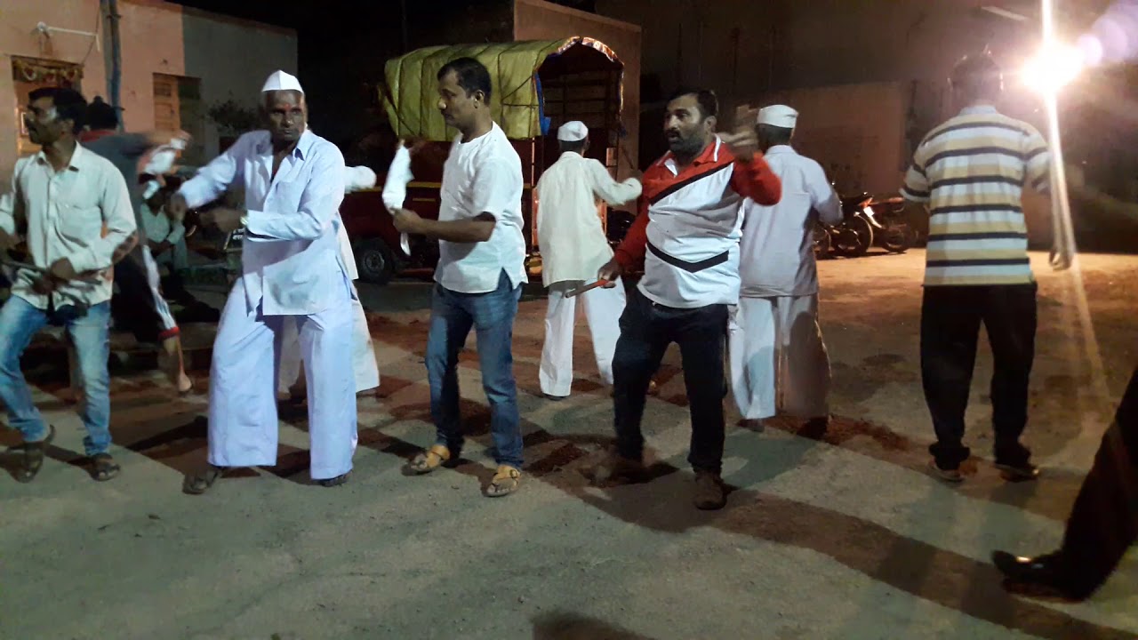 ढोल लेझीम प्रशिक्षण देताना मा. श्री. अनिलजी क्षीरसागर साहेब (स्थळ -लोणंद )