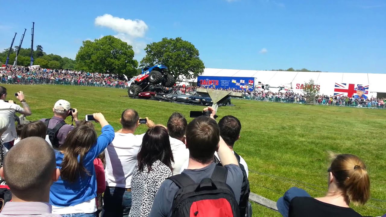Monster truck at beaulieu 27/05/2013 Big foot almost rolls