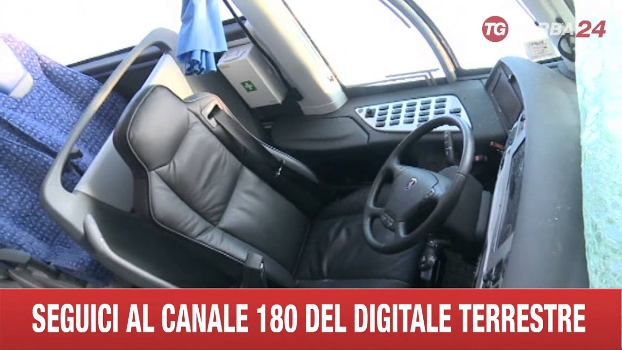BARI INCIDENTE PULLMAN VIAGGIATORI
