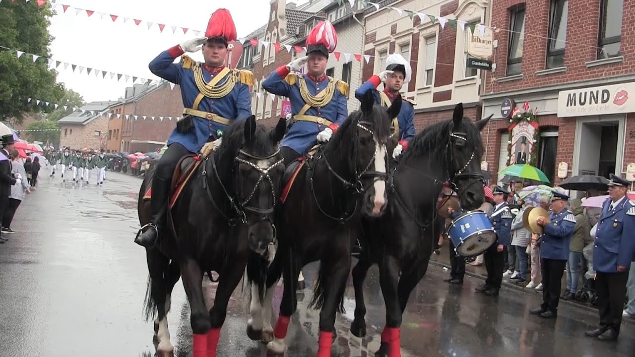 Frühkirmes in Bettrath 2022 - Parade der Junggesellen - Bruderschaft