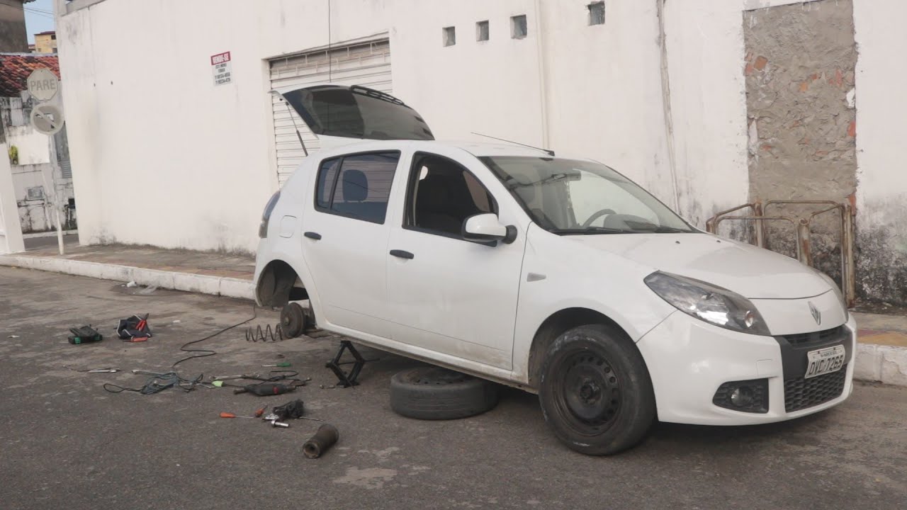 REBAIXAMOS O SANDERO COM SUSPENSÃO DE ROSCA E SERÁ QUE FICO BOM? - Tiago Santos Vlog