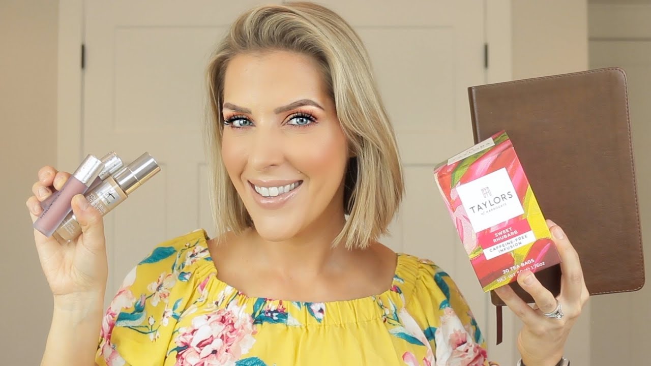 August 2020 Favorites | Makeup, Clothes, TV, and Books!