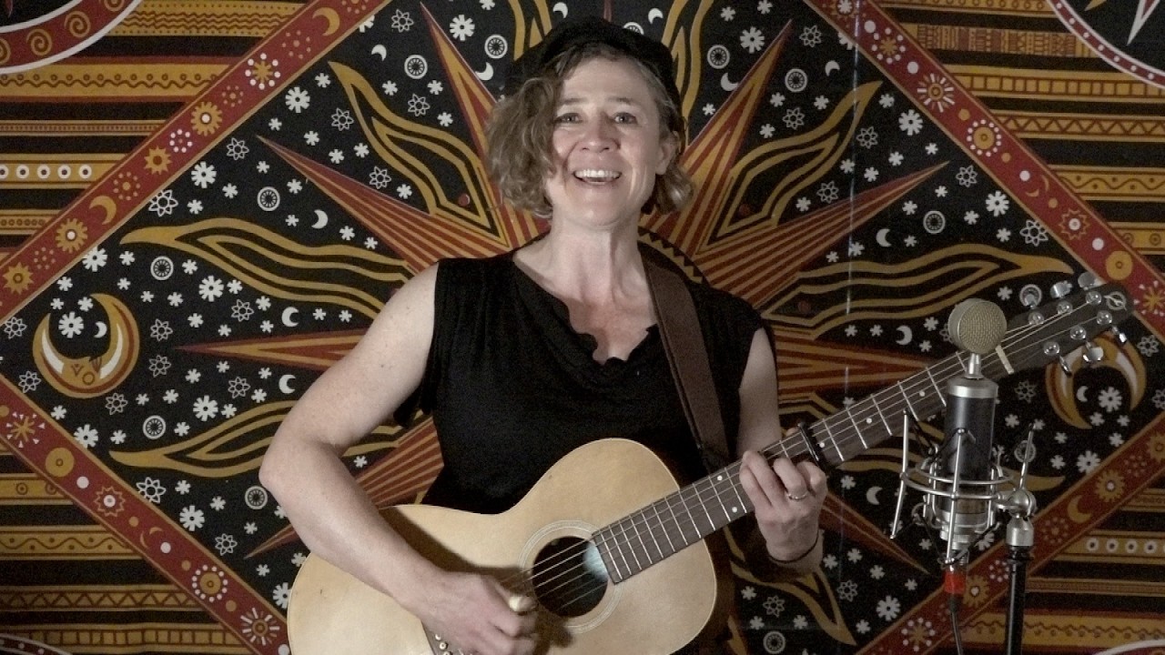 Ash Devine - Birds Were Singing Of You (traditional)