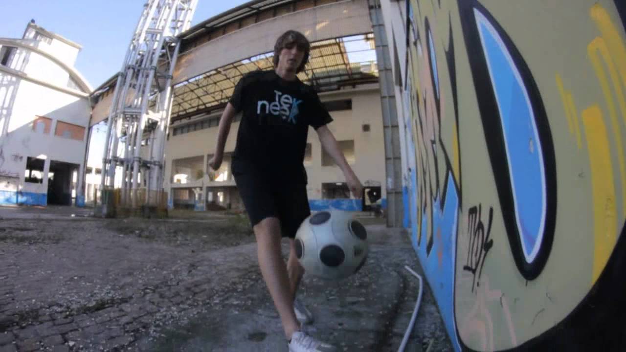 Football Freestyle : Mirko feat Gunther  (calcio freestyle italiano )