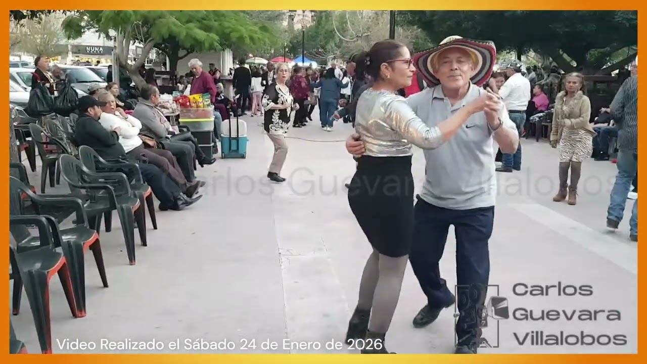 Baile en la Plaza de Armas de Torreón Coahuila México (La Cumbia del Mar) 