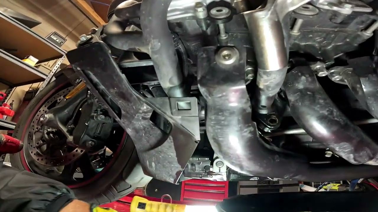 Stuck oil filter, 2018-2025 Goldwing oil filter removal