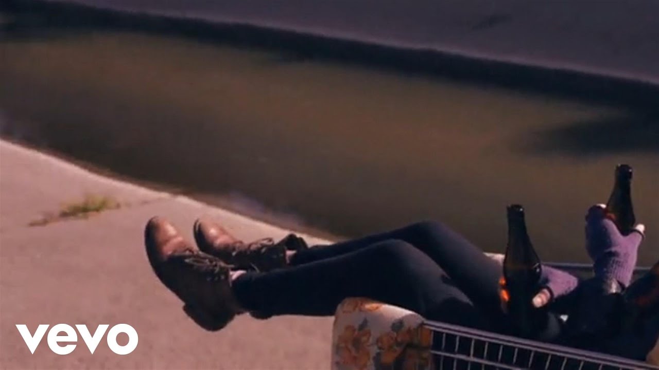 Clubfeet - Heartbreak (Feat. Chela)