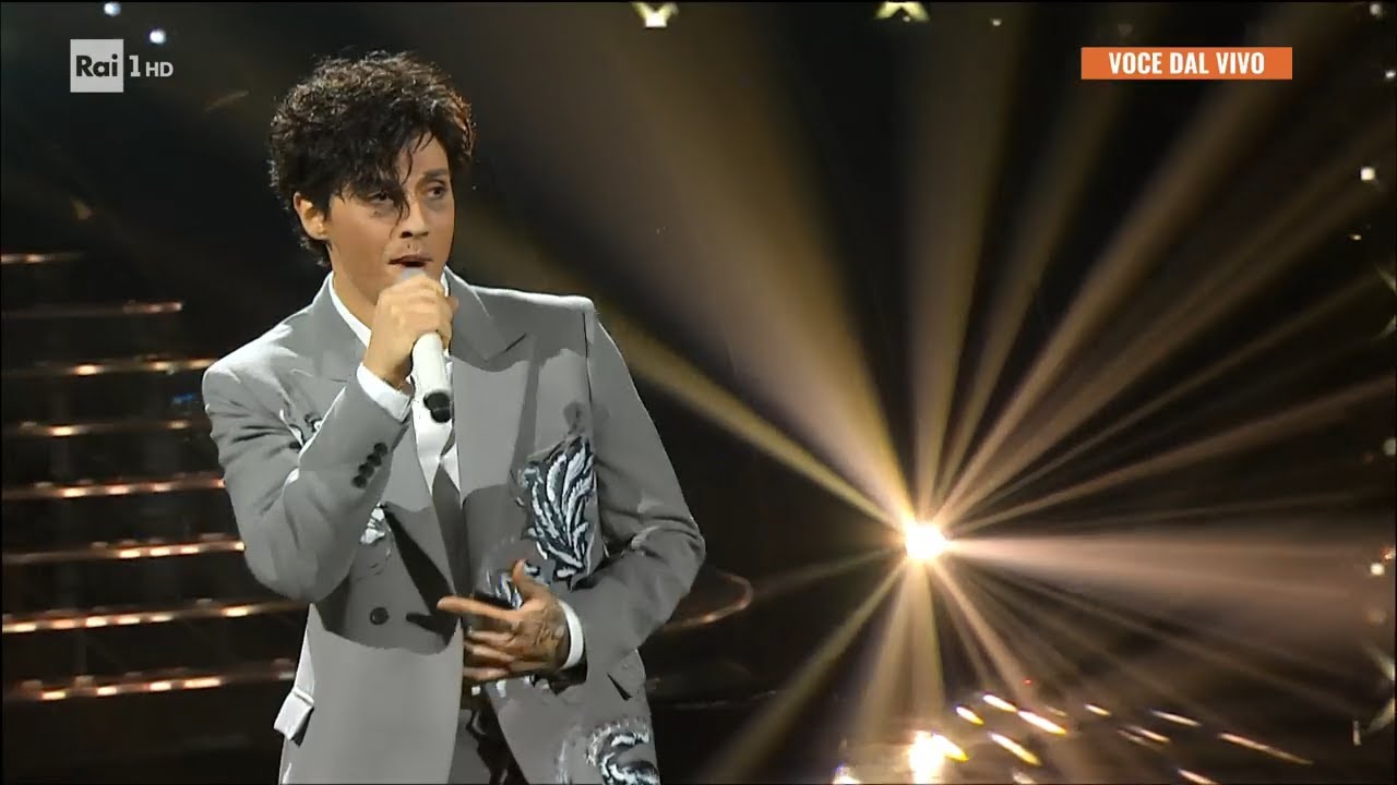 Thomas - Tananai canta 