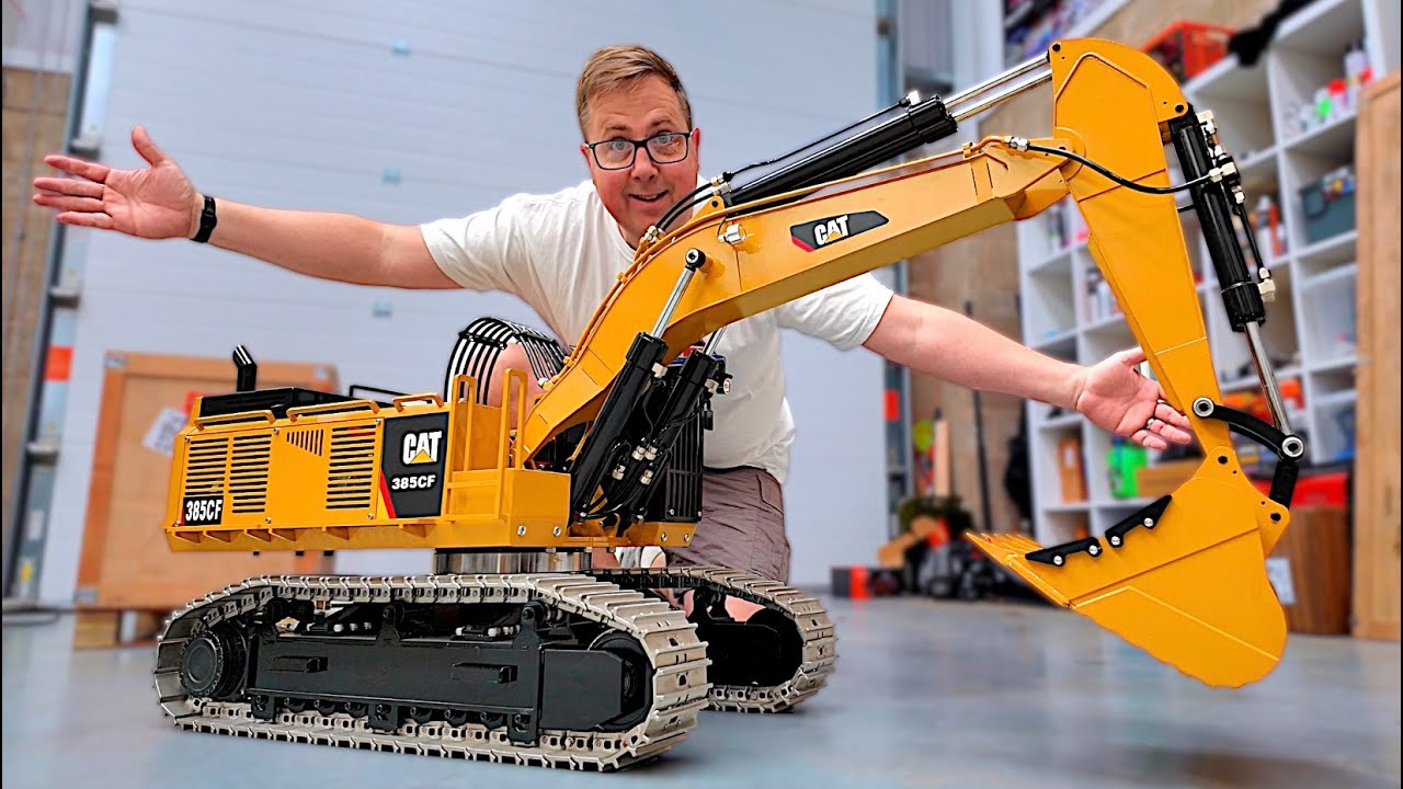 Unboxing the World's Biggest RC Excavator!