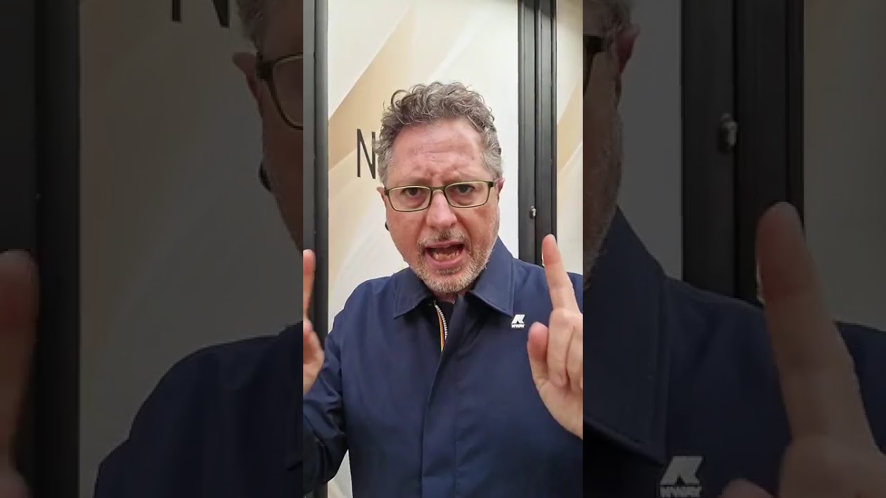 Francesco Emilio Borrelli e Napolistano Store (chiuso da 2 mesi)