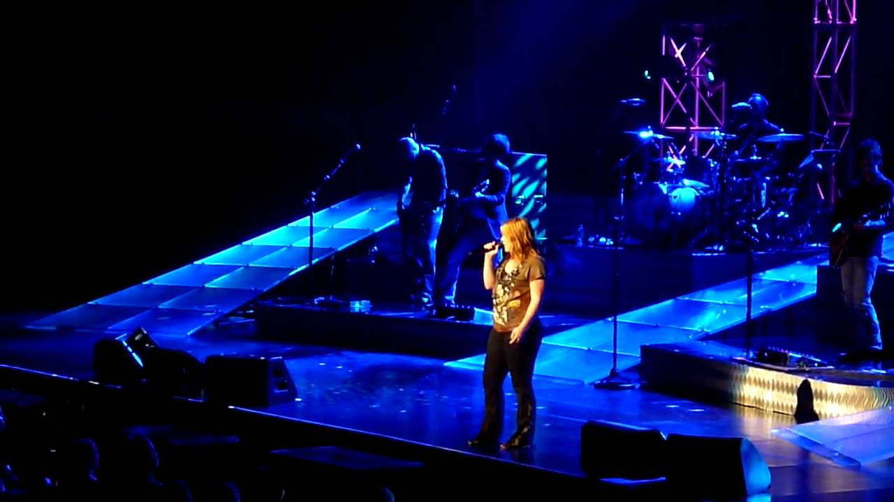 Kelly Clarkson - Because Of You @ Acer Arena 17 April 2010