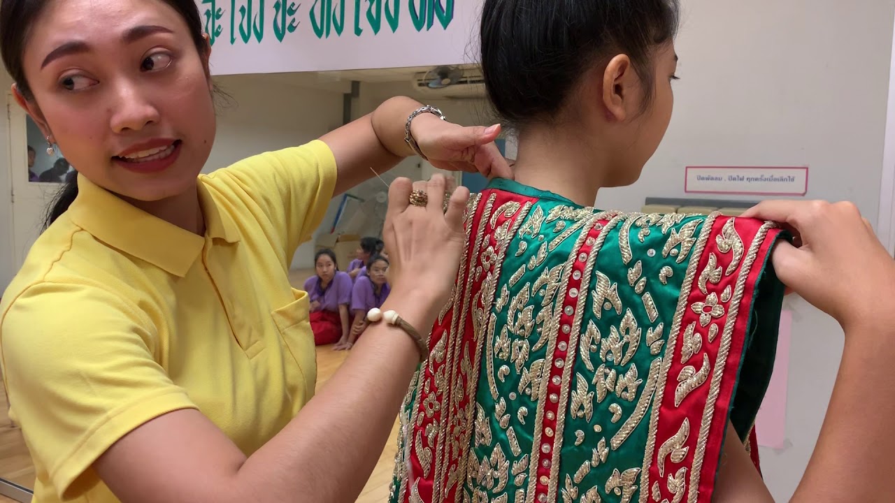 สาธิตการแต่งกายยืนเครื่องนาง นาฏศิลป์ไทย by ครูดาว