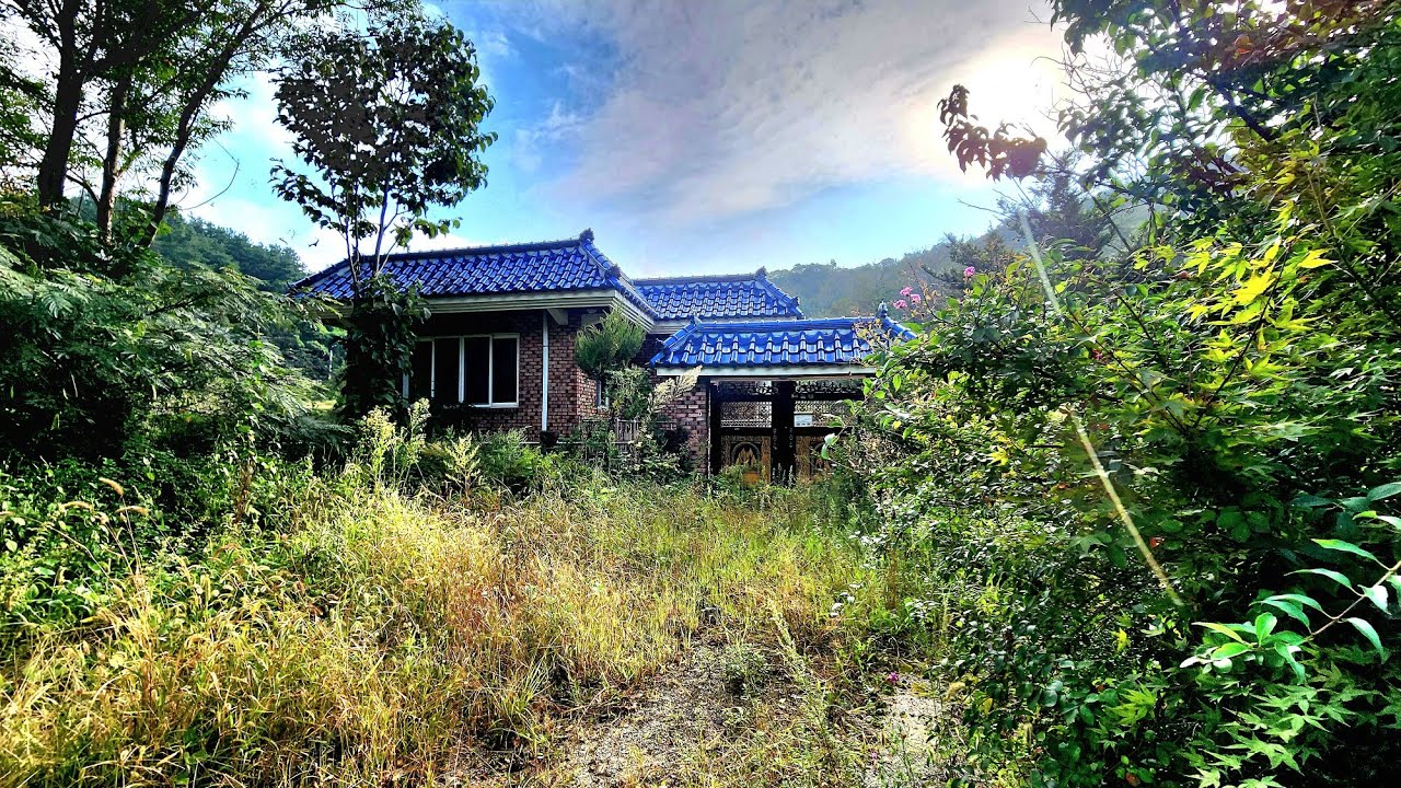 벽돌 구조로 이렇게 잘지은 집도 방치되고 있네요/이 집은 어쩌다 이렇게 되었을까요 an empty house mountain village Korea 🇰🇷 ♥️