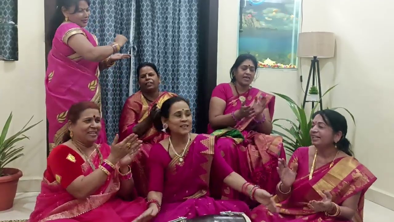शादी में गया जाने वाला हल्दी गीत#bhajan #funny #bhajan #festivalsong #song #dholakgeet #dance