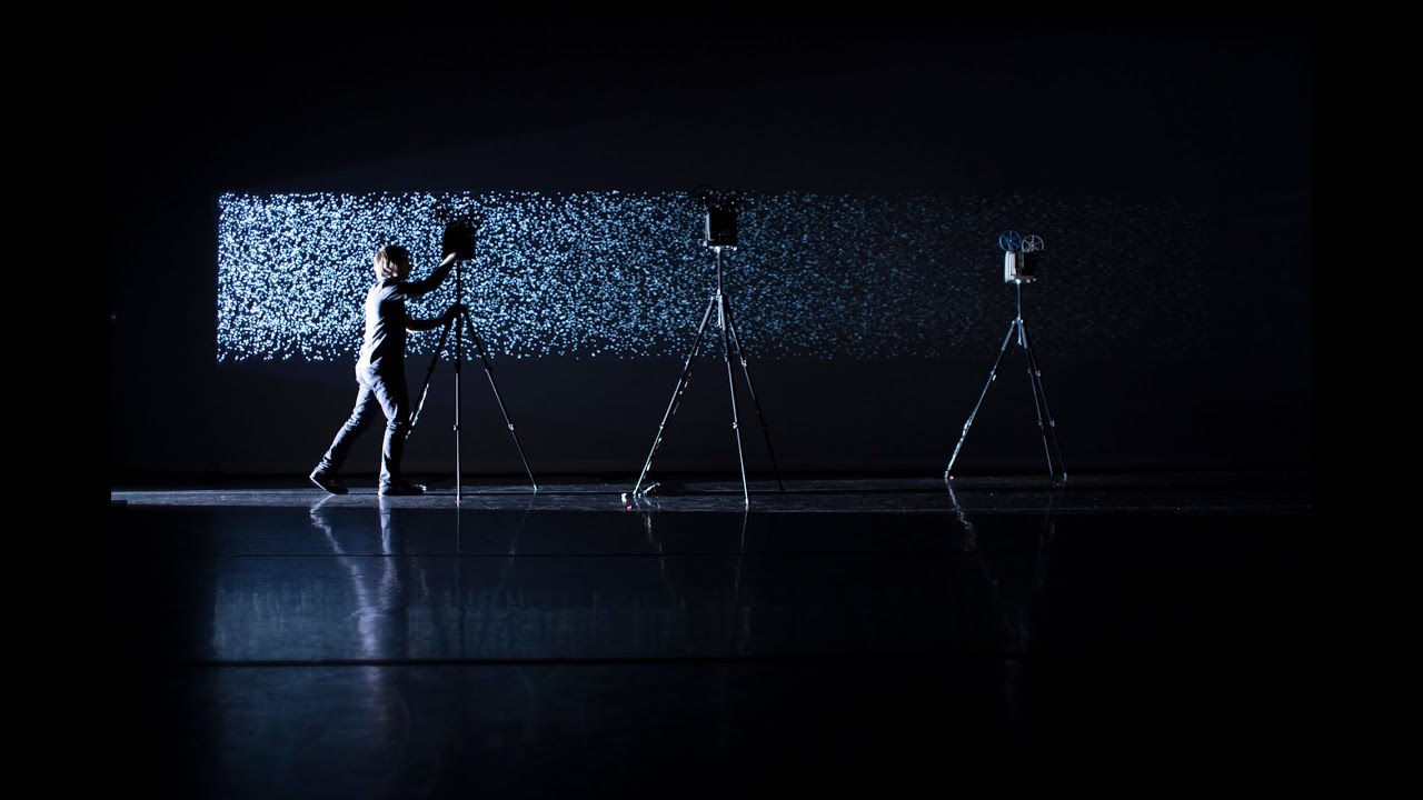 PROJECTORS - A performance by the artist Martin Messier