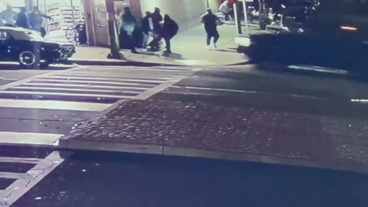 Очевидцы описывают момент наезда автомобиля на толпу в Окленде: 3 погибших, несколько пострадавших