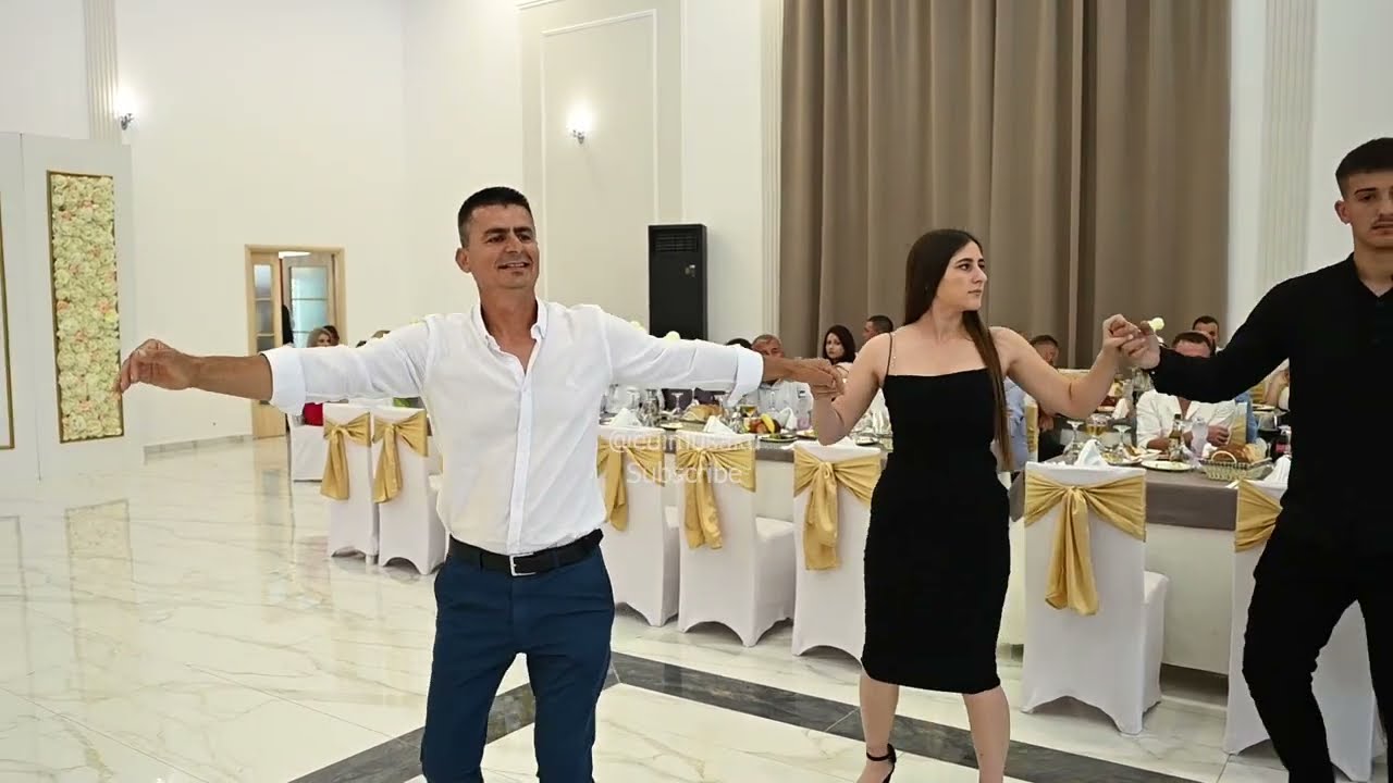 Kusherinjte e nuses ne valle. Dasma ne Dronovice