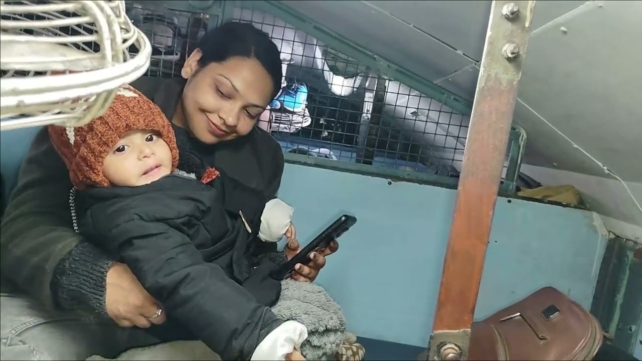 Tanishq Ne Train Me Phone Feka || Family Vlog || Fiza Vlog