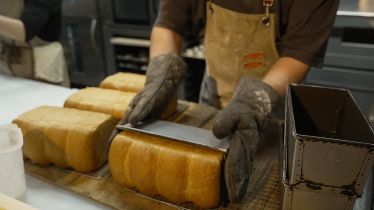 朝１時からワンオペ！70種類のパンを黙々と焼き続ける人気パン屋のルーティーン　One operation from 1 o'clock in the morning!