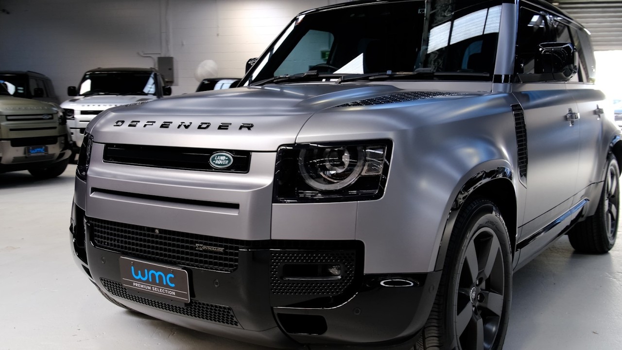 Land Rover Defender 110 D300 X-Dynamic SE 2023 года выпуска, пневматическая подвеска.