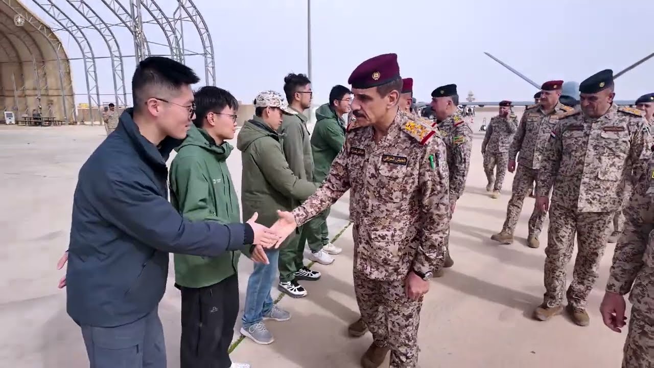 رئيس أركان الجيش يزور قاعدة عين الأسد الجوية للاطلاع على الطائرة المسيرة Ch5 