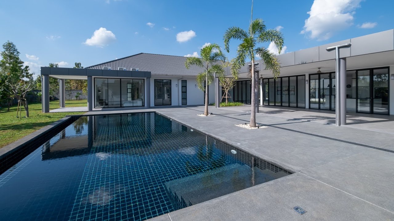 5 Bedroom Single-Story, Pool Villa in Hang Dong