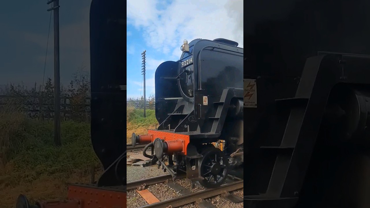 BR Standard 9F No. 92214 2-10-0 steam locomotive at Great Central Railway, England 19.11.23 #shorts