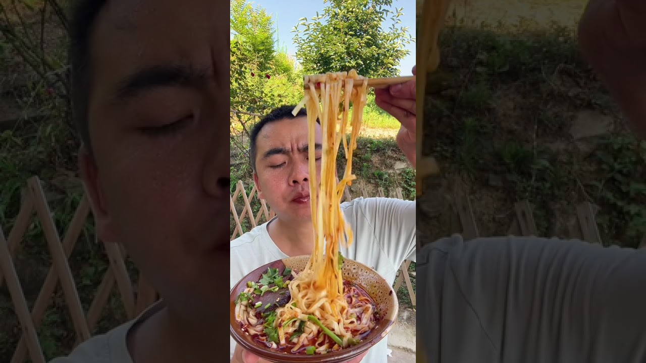 兄弟姐妹们 吃饭了哦 今天吃牛肉面条 简简单单又是一餐#抖音美食推荐官 #美食 #普通的饭菜都是家的味道 @DOU+小助手