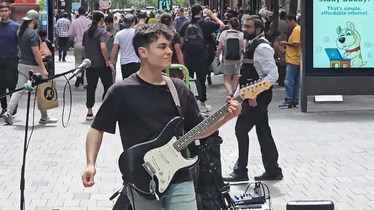 The best guitar 🎸  busker in Sydney 🎶 🎵 Wow! 😎 Andryel Jung, ladies and gentlemen  😎