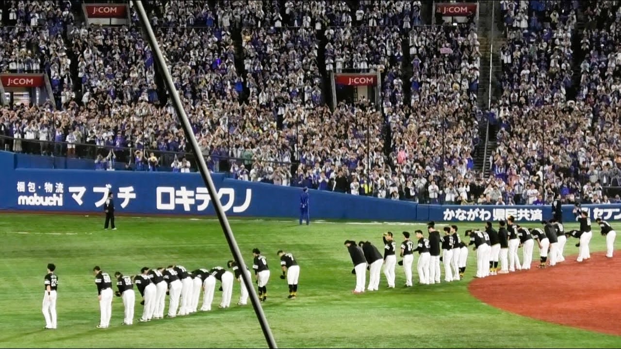 2024日本シリーズ終了後、敵地ハマスタのファンから暖かい拍手👏 ライスタに挨拶するホークス選手たち～2024.11.3