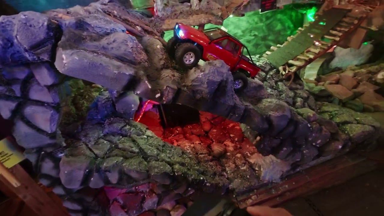 Axial SCX10 III 1987 Toyota SR5 1/10 RTR Unboxing and first Run Family Rc 