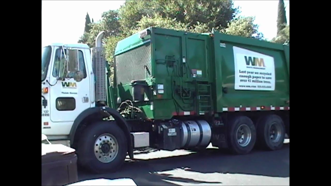 Heil Python Yard Waste Truck