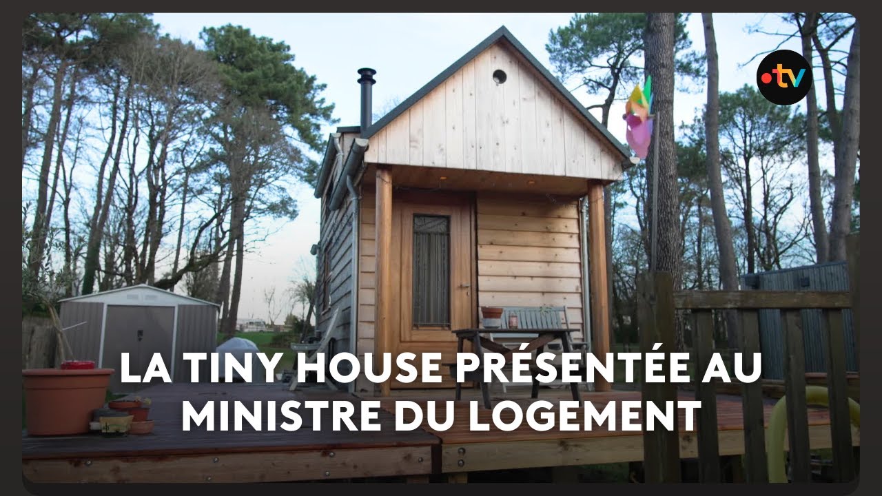 En déplacement dans le Morbihan, le ministre du logement a découvert le concept de la Tiny House