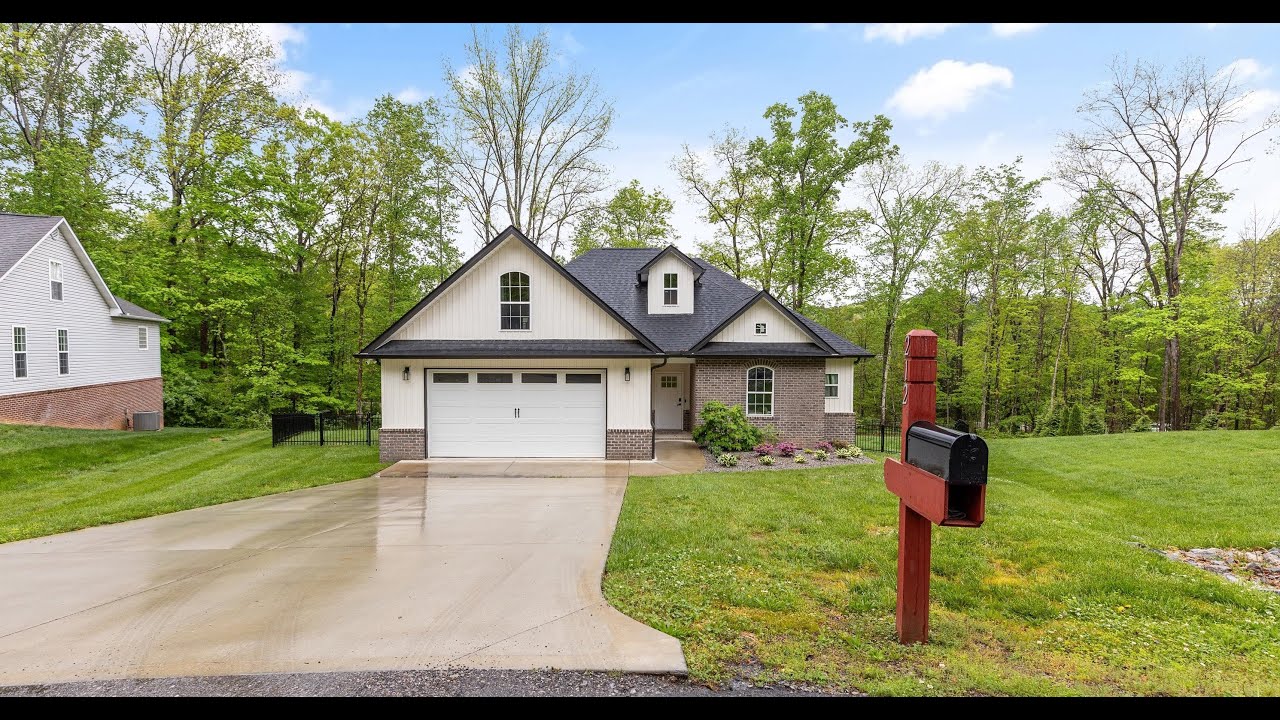 Tellico Life! 212 Nicoma Circle, Loudon, TN 37774